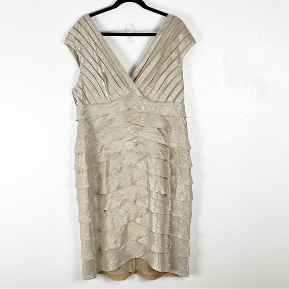 ADRIANNA PAPELL Champagne Gold Ruffle V-Neck Back Zipper Cap Sleeves Dress 14W - Picture 1 of 10
